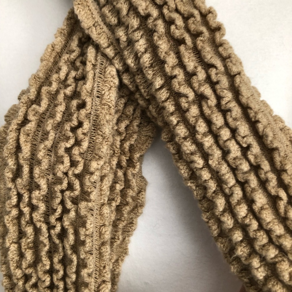 Tan scarf - Picture 3 of 3